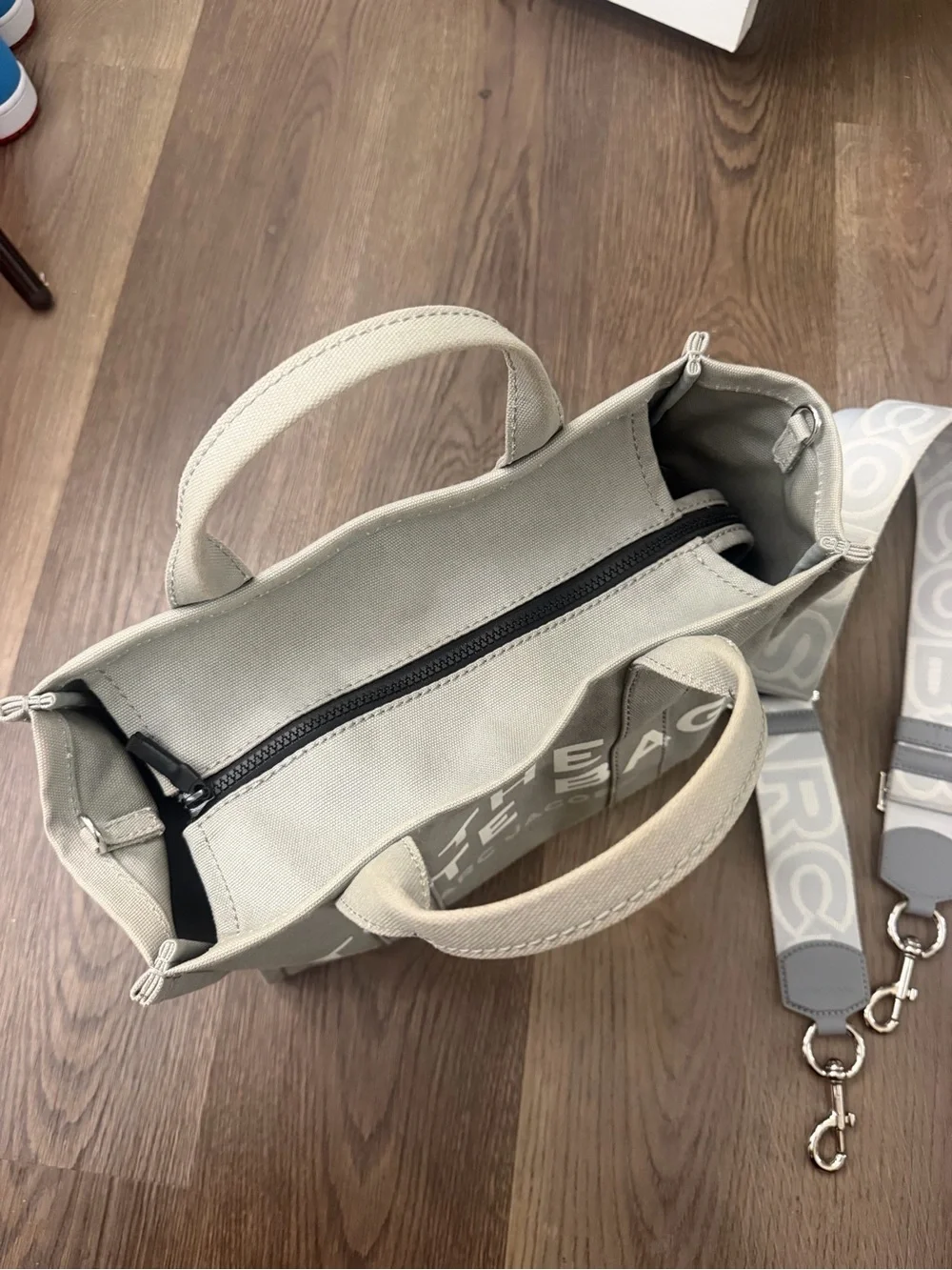 Marc Jacobs The Tote Bag in Light Gray with Removable Logo Strap